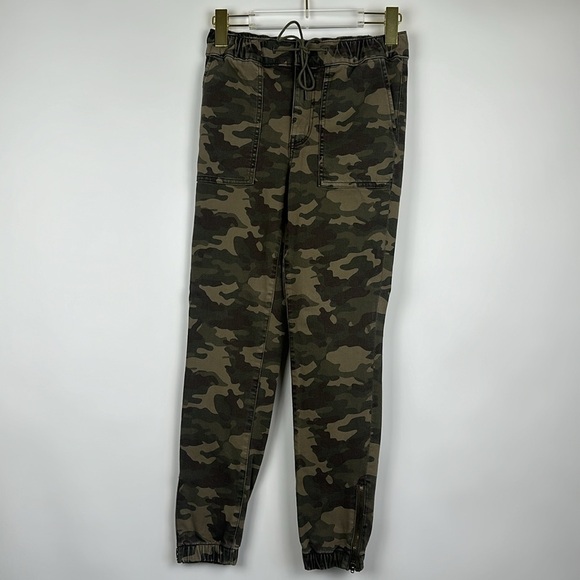 American Eagle Outfitters women’s Next Level Stretch Camo Joggers Size 2 Short - Picture 2 of 14
